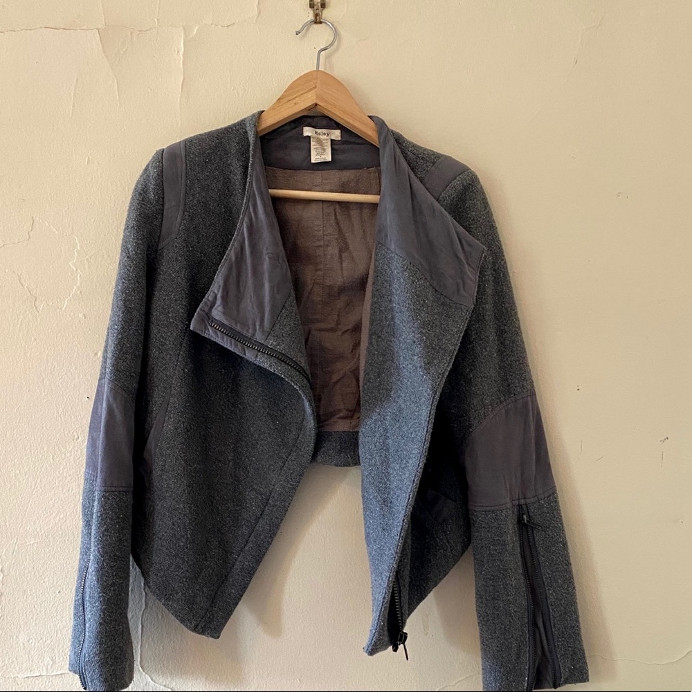 Gray jacket - Picture 2 of 6